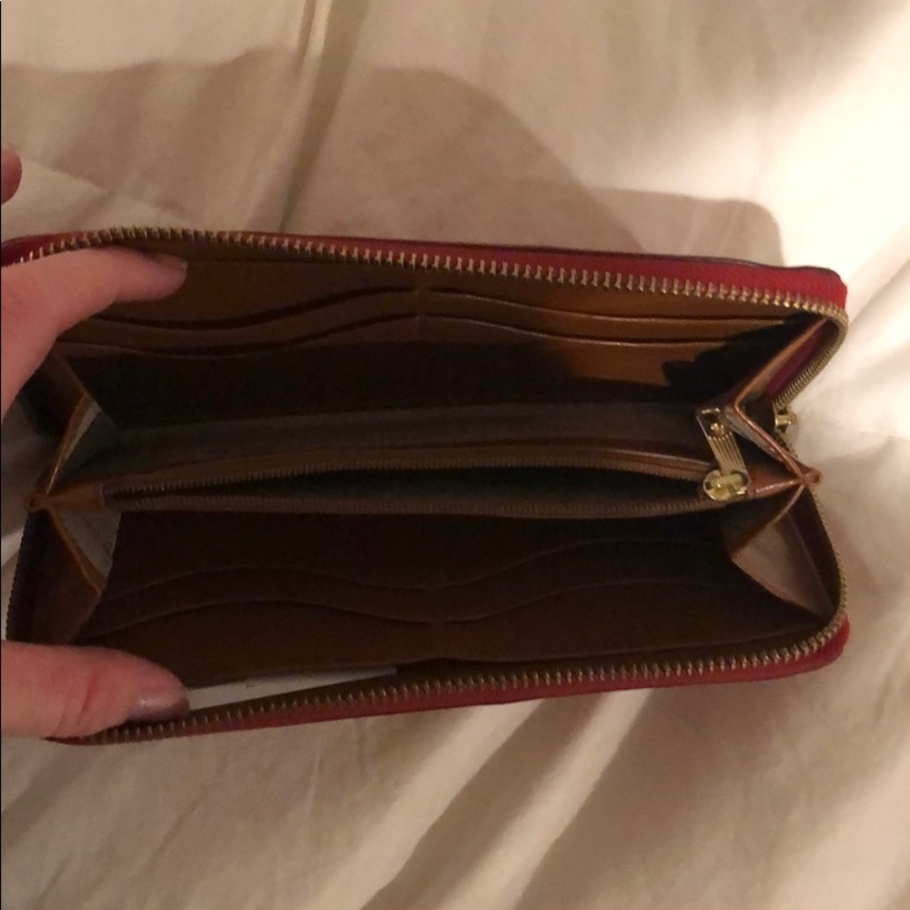 Wallet lightly used - Picture 2 of 2